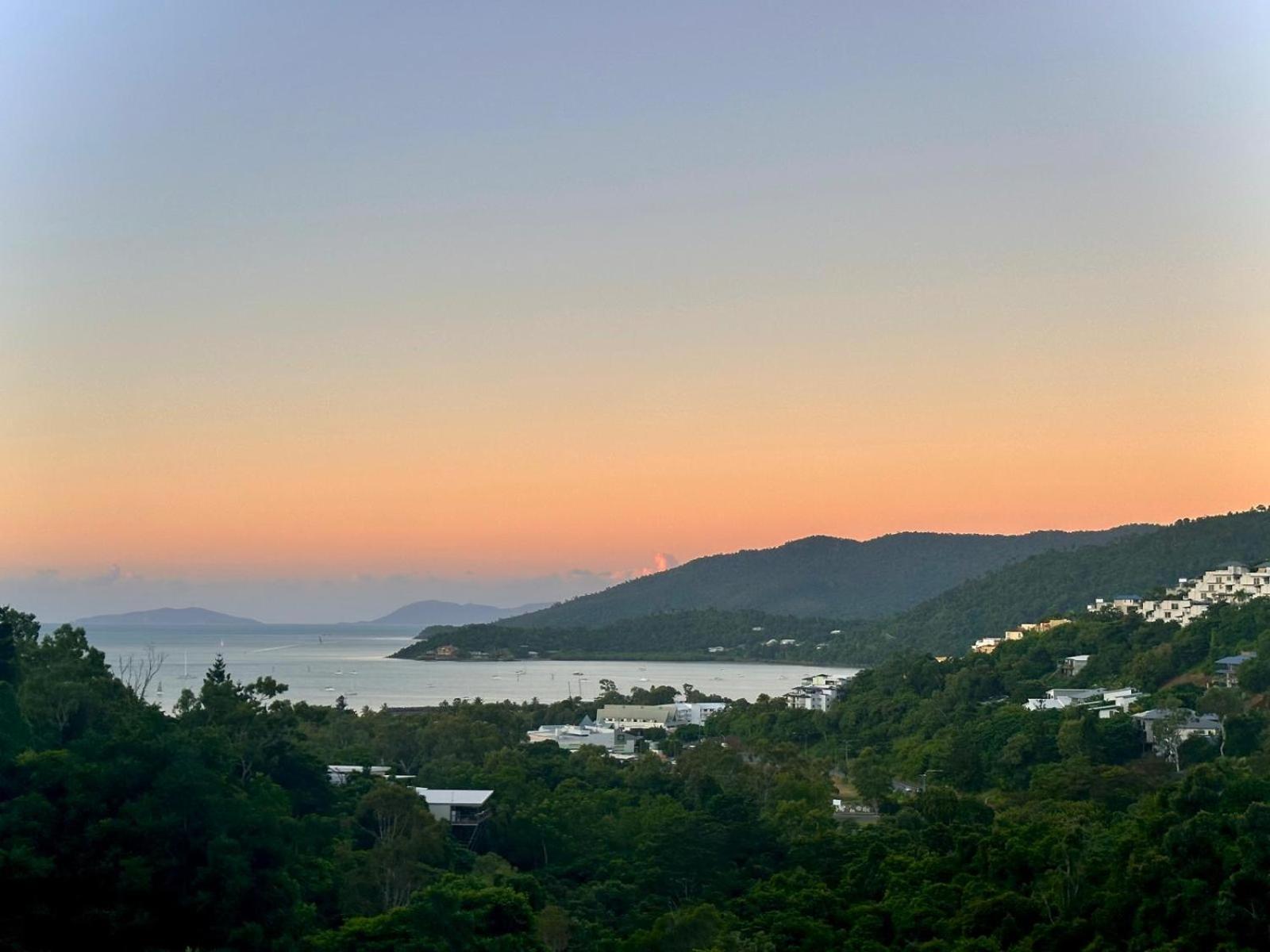 Airlie Summit Apartments Airlie Beach Eksteriør billede
